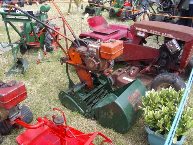 Merry Tiller Lawn Mower IMGMerry049 Vintage Horticultural and