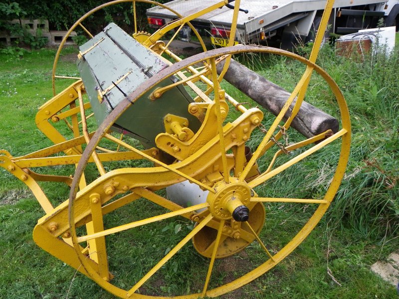 Turnip Drill IMGseed062 Vintage Horticultural and Garden Machinery Club